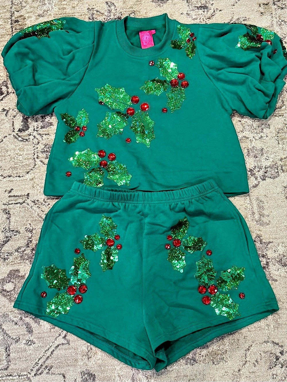 HTF QUEEN OF SPARKLES Green Holly Sequin Sweatshirt and Shorts Set Medium